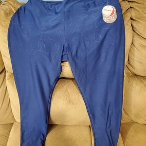 XL Bally's new Blue leggings.